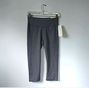 NWT All In Motion Heather Gray Contour Simplicity Mid-Rise Capri Leggings S